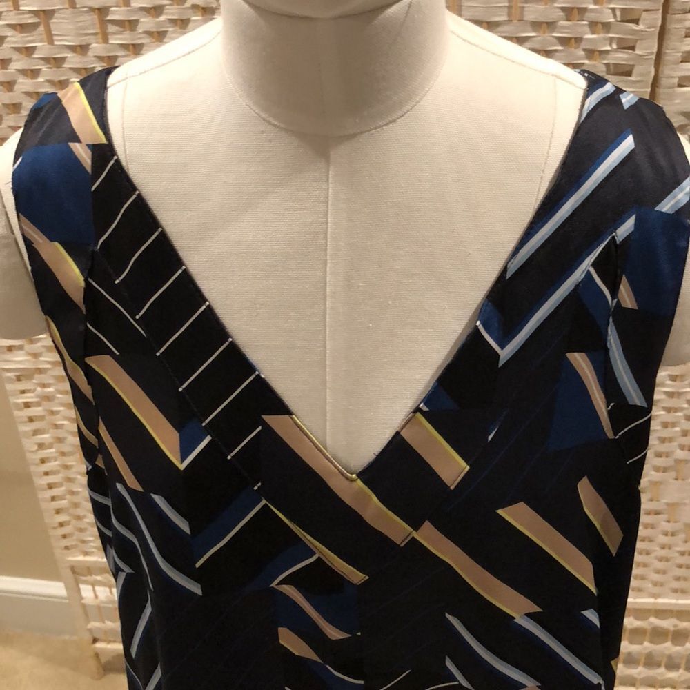 DKNY Color Block Geometric Pattern Sleeveless Top Size Medium - Picture 4 of 7